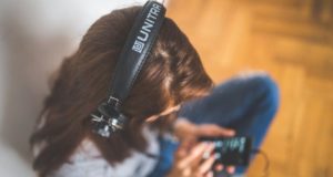 Cara Mendengarkan Musik Sambil Bermain Game di Android