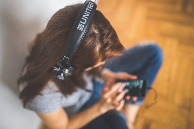Cara Mendengarkan Musik Sambil Bermain Game di Android